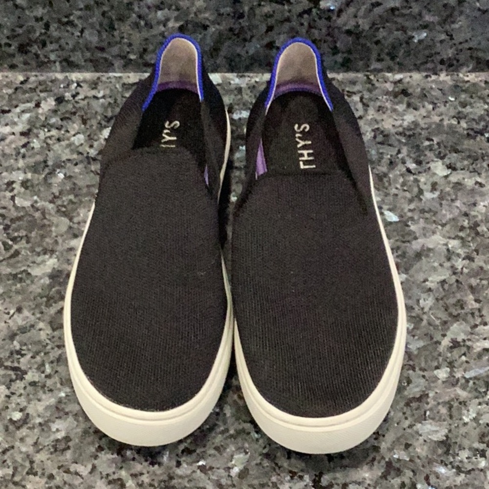 Preowned Women’s Rothy’s Slip On Sneakers Black Size 7.5 (Item#S027)